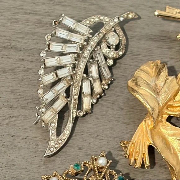 8 Vintage and Contemporary Brooch Set with Gold and Silver Accents rhinestones - Picture 4 of 8